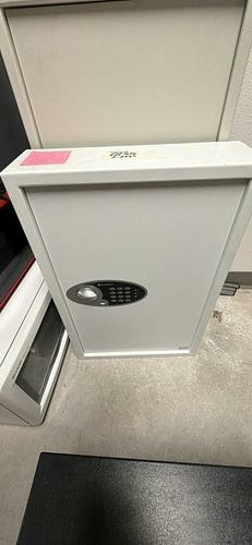 Small digital key safe