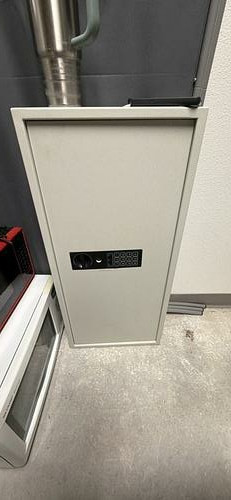 Large digital key safe