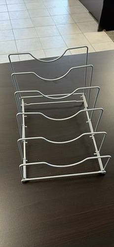 Gray wire desktop document stand