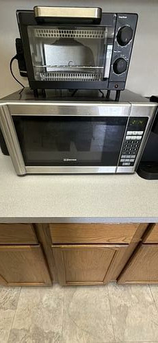 Emerson Countertop Microwave