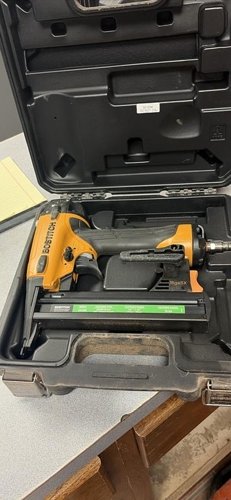 Bostitch SX1838K 18-Gauge Pneumatic Finish Stapler Kit